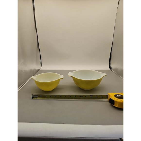 Vintage Pyrex Yellow Cinderella Mixing Bowl 1 1/2 Pint & 11/2 Qt Green - Picture 1 of 10
